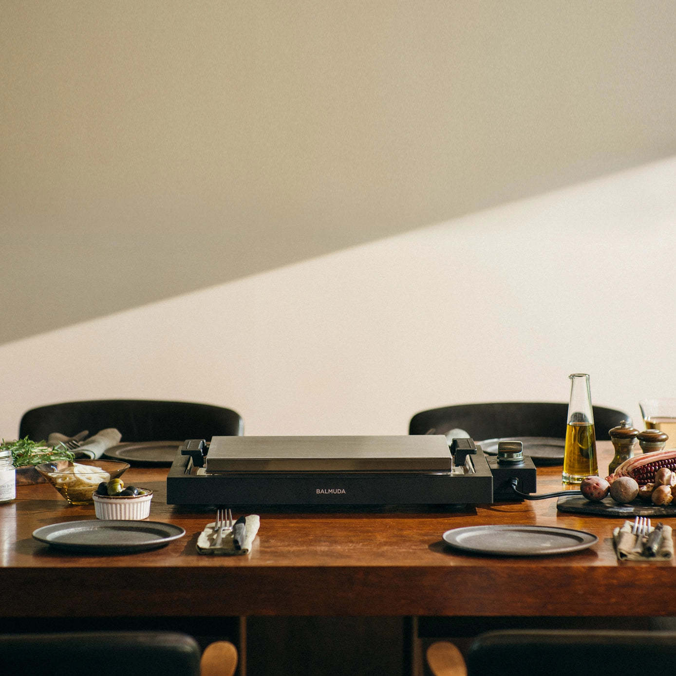 BALMUDA Teppanyaki Electric Griddle – 6.6mm Steel-Clad Hot Plate with Precise Temperature Control (320°F–430°F) | 360° Heating Plate